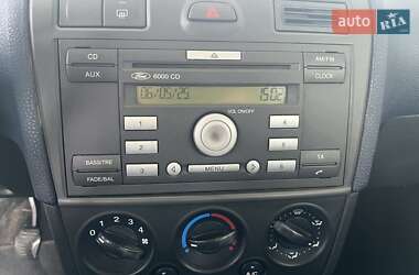 Хетчбек Ford Fiesta 2005 в 
