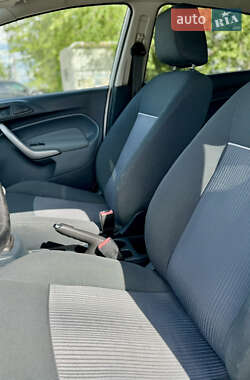 Хэтчбек Ford Fiesta 2010 в 