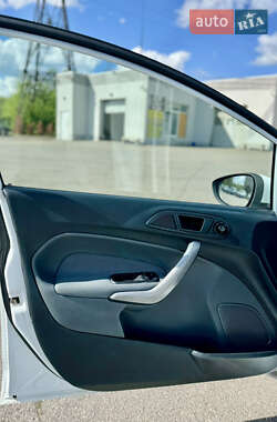 Хэтчбек Ford Fiesta 2010 в 