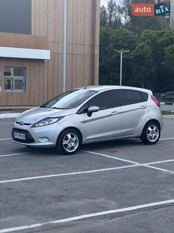 Хэтчбек Ford Fiesta 2011 в 