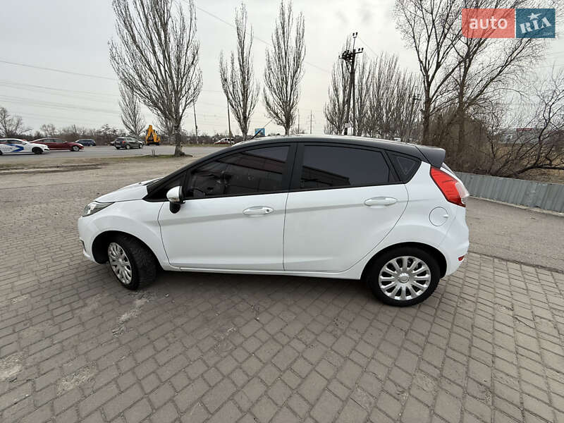 Хетчбек Ford Fiesta 2017 в Дніпрі