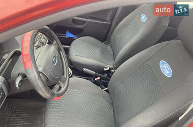 Хэтчбек Ford Fiesta 2006 в 