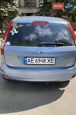 Хэтчбек Ford Fiesta 2006 в 