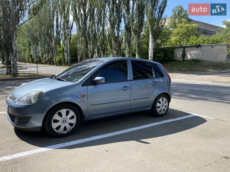 Хэтчбек Ford Fiesta 2006 в Никополе