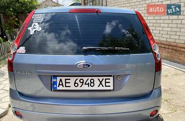 Хэтчбек Ford Fiesta 2006 в 