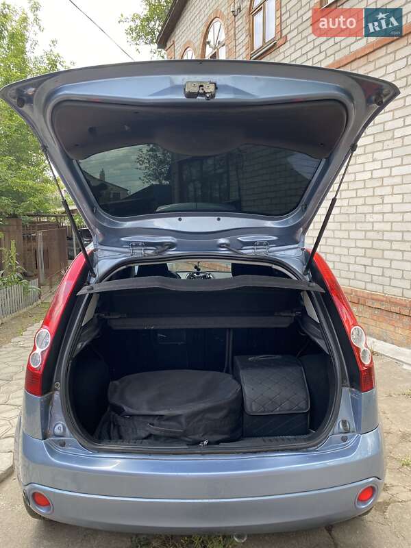 Хэтчбек Ford Fiesta 2006 в Никополе