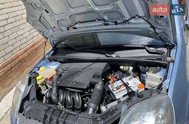 Хэтчбек Ford Fiesta 2006 в 