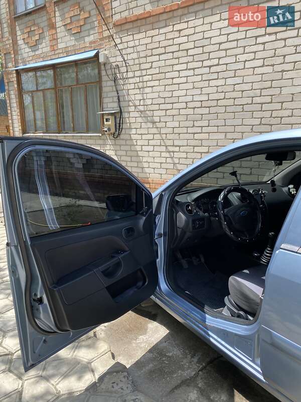 Хэтчбек Ford Fiesta 2006 в Никополе