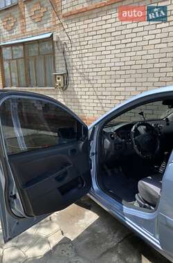 Хэтчбек Ford Fiesta 2006 в 