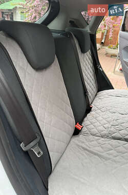 Хетчбек Ford Fiesta 2012 в 