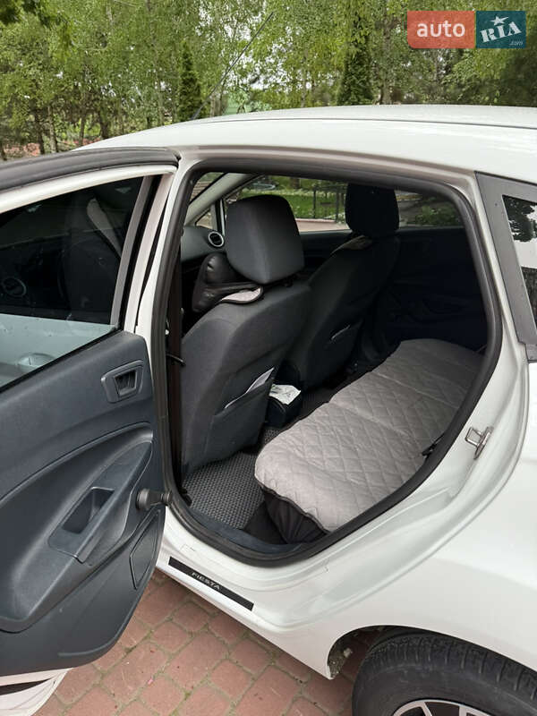 Хетчбек Ford Fiesta 2012 в Дніпрі