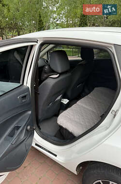 Хетчбек Ford Fiesta 2012 в 