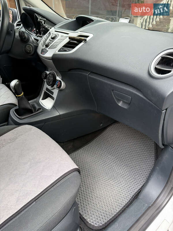 Хетчбек Ford Fiesta 2012 в Дніпрі