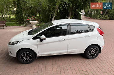 Хетчбек Ford Fiesta 2012 в 