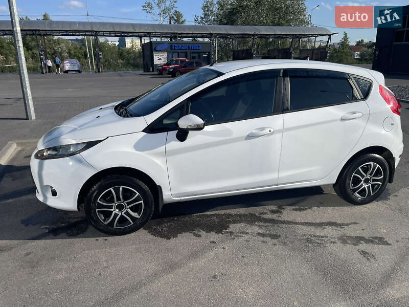 Хетчбек Ford Fiesta 2012 в Дніпрі