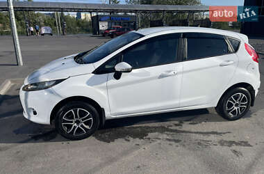 Хетчбек Ford Fiesta 2012 в 
