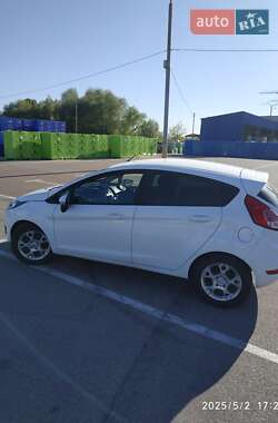 Хэтчбек Ford Fiesta 2015 в 