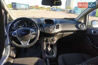 Хэтчбек Ford Fiesta 2015 в 