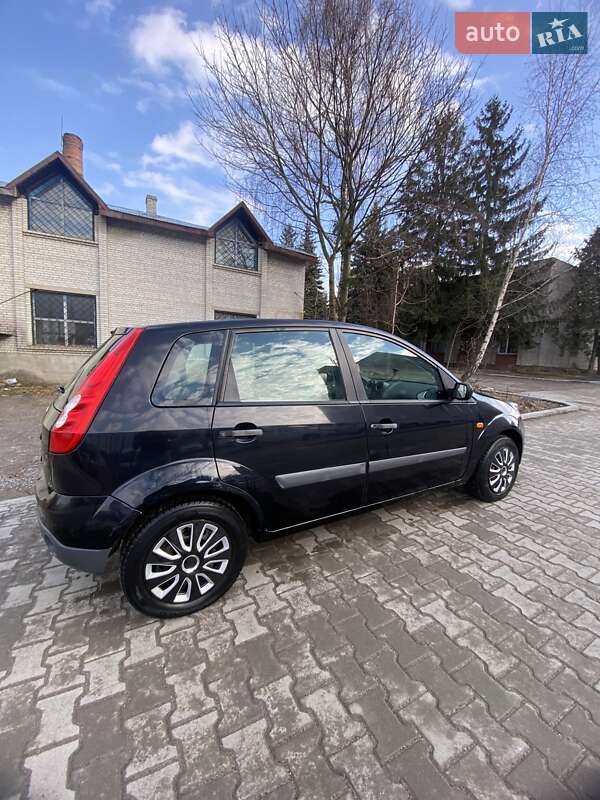 Хэтчбек Ford Fiesta 2008 в Львове