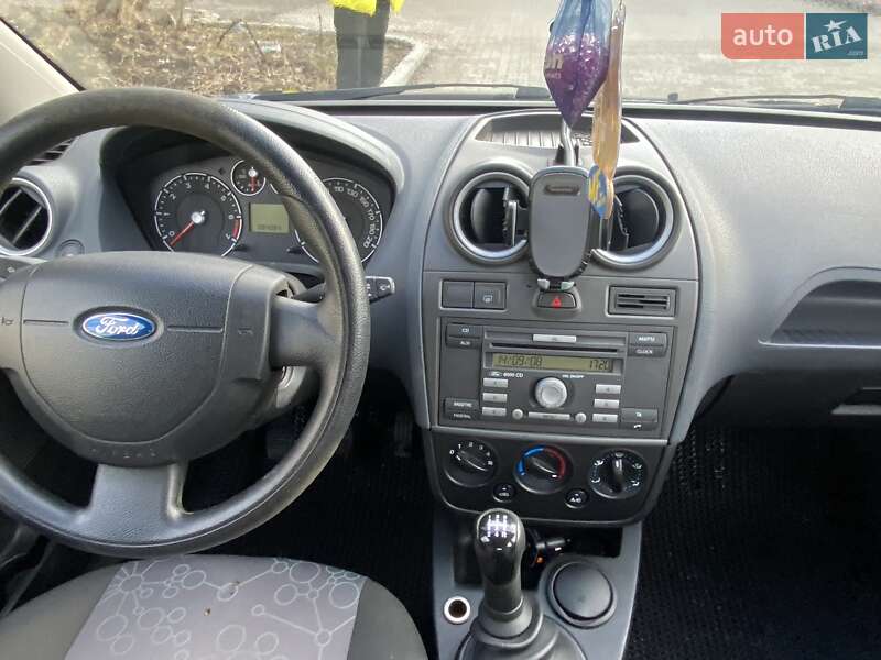 Хэтчбек Ford Fiesta 2008 в Львове
