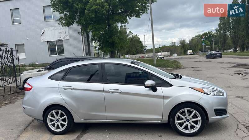 Седан Ford Fiesta 2015 в Миколаєві