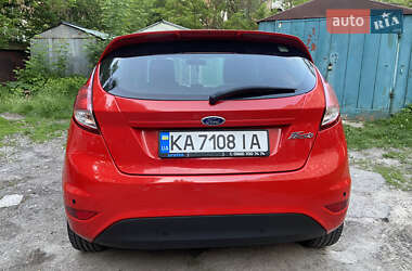 Хетчбек Ford Fiesta 2015 в 
