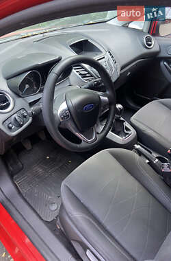 Хетчбек Ford Fiesta 2015 в 