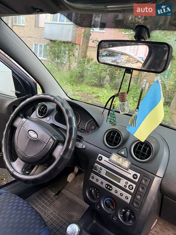 Хэтчбек Ford Fiesta 2004 в Херсоне