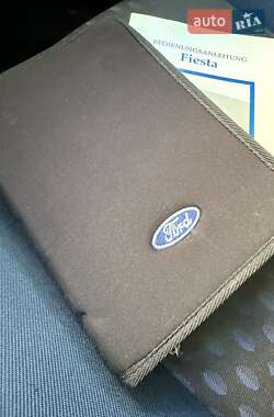 Хэтчбек Ford Fiesta 2004 в 