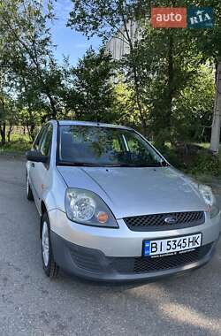 Хэтчбек Ford Fiesta 2005 в 
