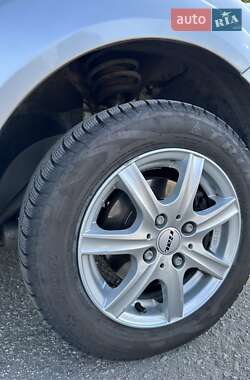 Хэтчбек Ford Fiesta 2005 в 