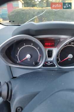 Хэтчбек Ford Fiesta 2011 в 