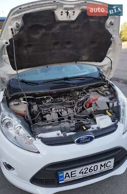 Хэтчбек Ford Fiesta 2011 в 
