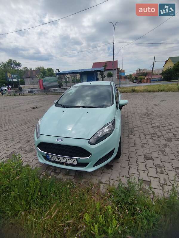 Хэтчбек Ford Fiesta 2016 в 