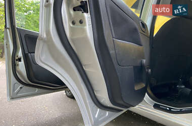 Хэтчбек Ford Fiesta 2005 в 