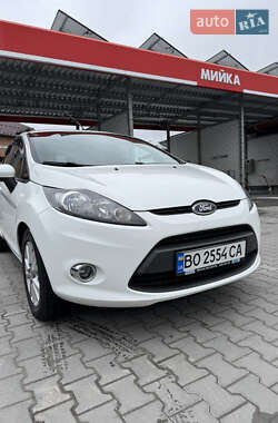 Хэтчбек Ford Fiesta 2012 в 