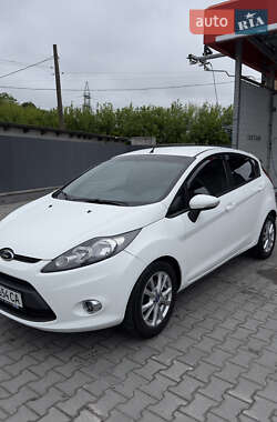 Хэтчбек Ford Fiesta 2012 в 