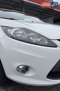 Хэтчбек Ford Fiesta 2012 в 