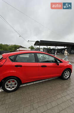 Хэтчбек Ford Fiesta 2015 в 