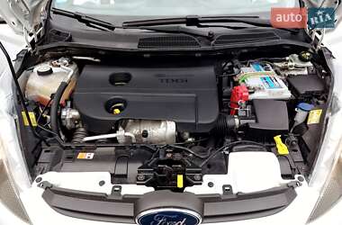 Хетчбек Ford Fiesta 2011 в 