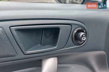 Хетчбек Ford Fiesta 2011 в 