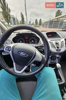 Хэтчбек Ford Fiesta 2012 в 