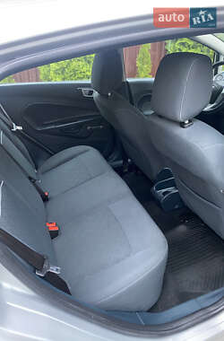Хэтчбек Ford Fiesta 2012 в 