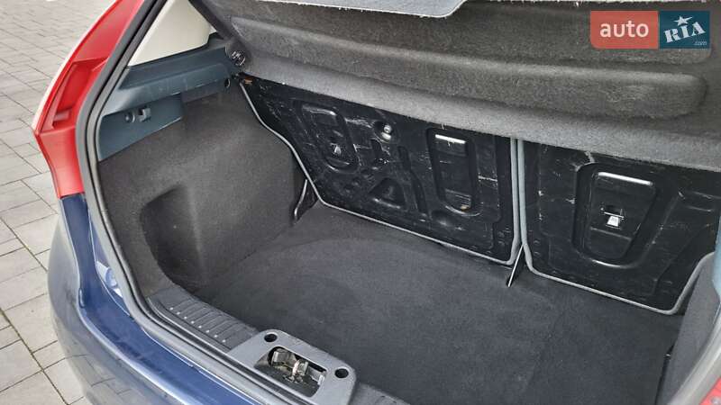 Хэтчбек Ford Fiesta 2011 в Стрые