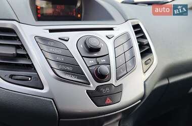 Хетчбек Ford Fiesta 2011 в 