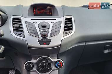Хетчбек Ford Fiesta 2011 в 