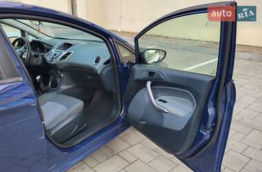Хетчбек Ford Fiesta 2011 в 