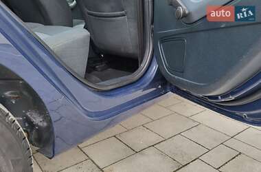 Хетчбек Ford Fiesta 2011 в 