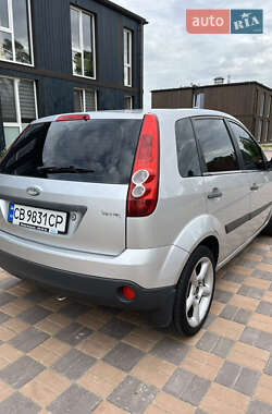 Хэтчбек Ford Fiesta 2007 в 