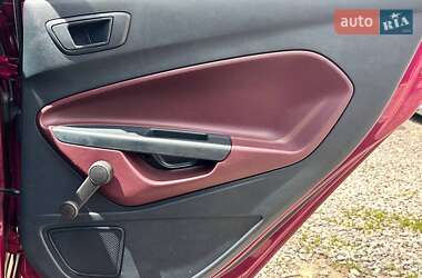 Хэтчбек Ford Fiesta 2011 в 